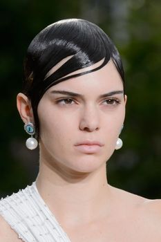28109580_givenchy-m-clp-rs17-2677.jpg