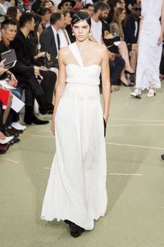 28109583_givenchy-m-rs17-1978.jpg