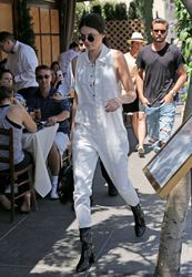28267590_Kendall-Jenner-at-Il-Pastaio--0