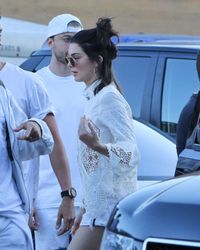 28310235_Kendall-Jenner-in-Shorts-at-Nob