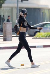 28968248_Kendall-Jenner-in-Tights--13.jp