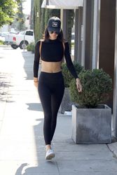28968278_Kendall-Jenner-in-Tights--32.jp