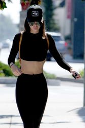 28968283_Kendall-Jenner-in-Tights--36.jp