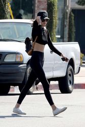 28968287_Kendall-Jenner-in-Tights--38.jp