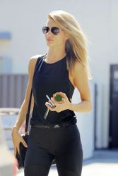 29617573_Rosie-Huntington-Whiteley-in-Ti