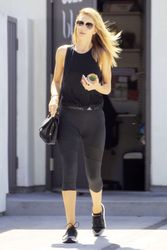 29617576_Rosie-Huntington-Whiteley-in-Ti