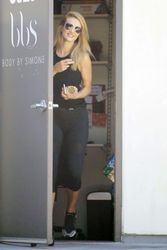 29617606_Rosie-Huntington-Whiteley-in-Ti