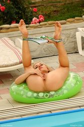 Isabella D - Poolside 25ri0lvtzz