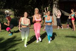 Ava Addams &  Angela White & Bridgette B - Chasing That Big D r5lamd1de4
