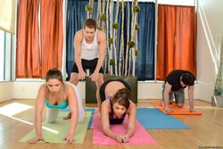 Cassidy Banks & Abella Danger - Yoga Freaks 4 55menkuxnr
