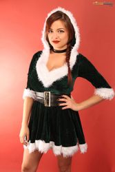 Tessa-Fowler-Christmas-Velvet-1-z5p5fjk334.jpg