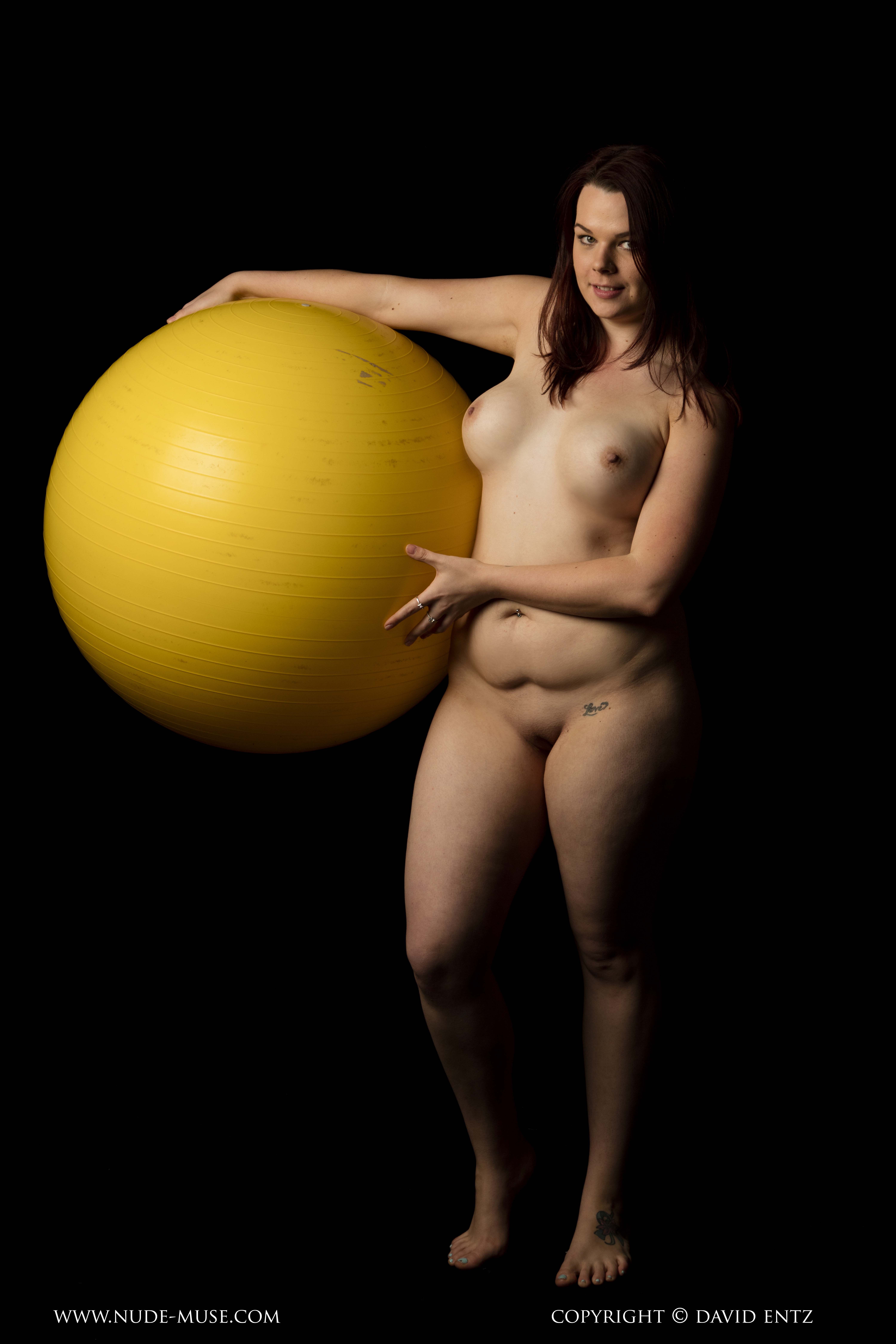 nude muse raven yellow ball 011