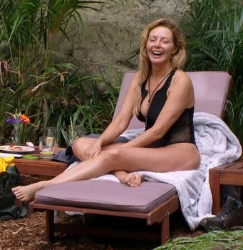 [Image: 30517125_carol_vorderman_IMAC_b_3.jpg]