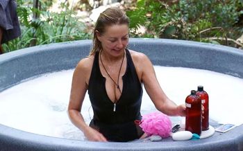 [Image: 30517127_carol_vorderman_IMAC_b_4.jpg]